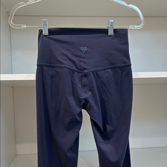 Aritzia TnAction Leggings - Picture 3 of 9